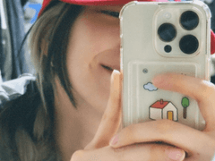 주의: 고양이가 사진에 보이는 것보다 가까이 있음