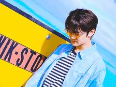 덴드로비움 옆 피어난 백합