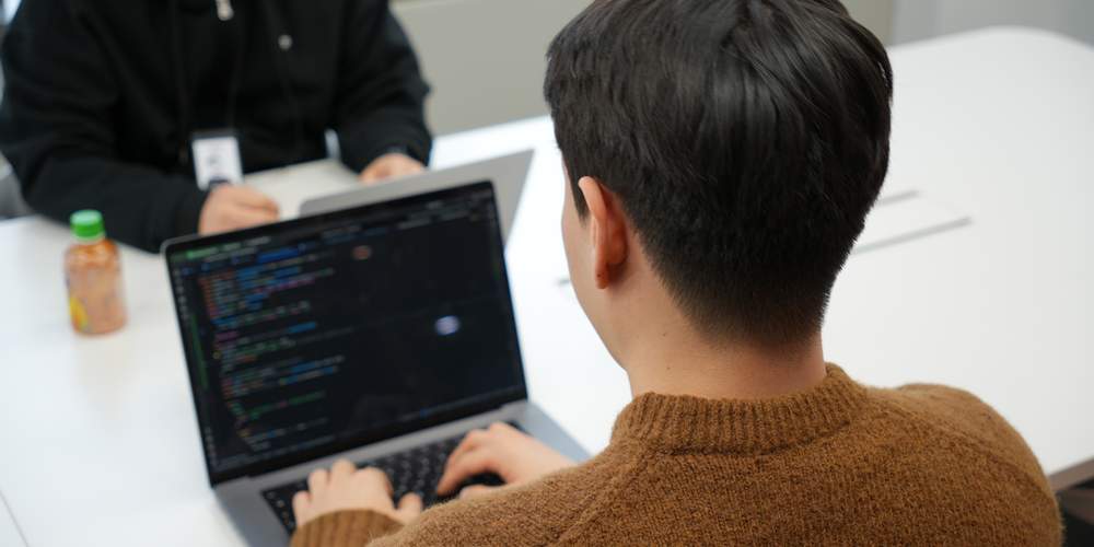 구성원 인터뷰 - 프론트엔드 엔지니어 신훈철 님 섬네일