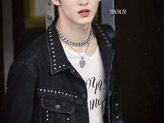 아 걔? 너 유학가고 완전 변했잖아.