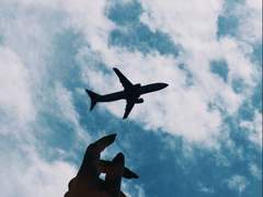 | 저 멀리의 작지만 큰 종이비행기