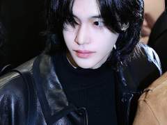 戀戀不忘 (연연불망)